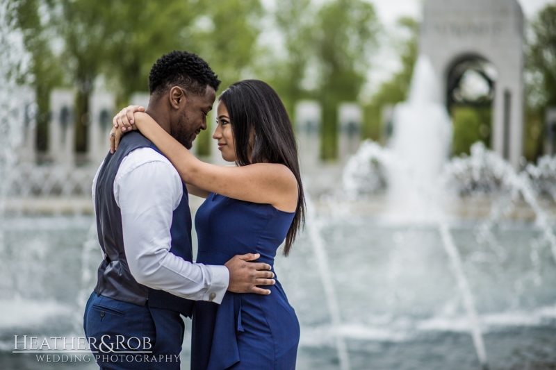 Michelle & Drew's sunrise engagement session on the National Mall