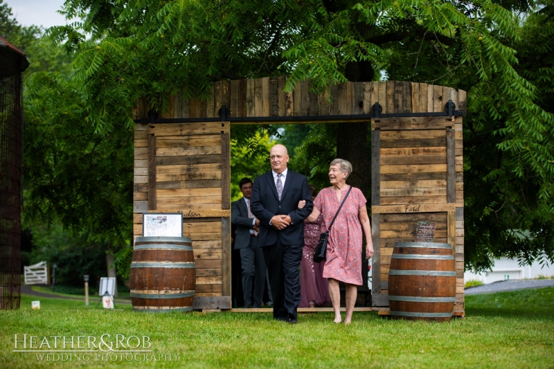 Laura-Nick-Wedding-Sneak-Peek-Crown-Rose-Estate-Knoxville-Maryland-124