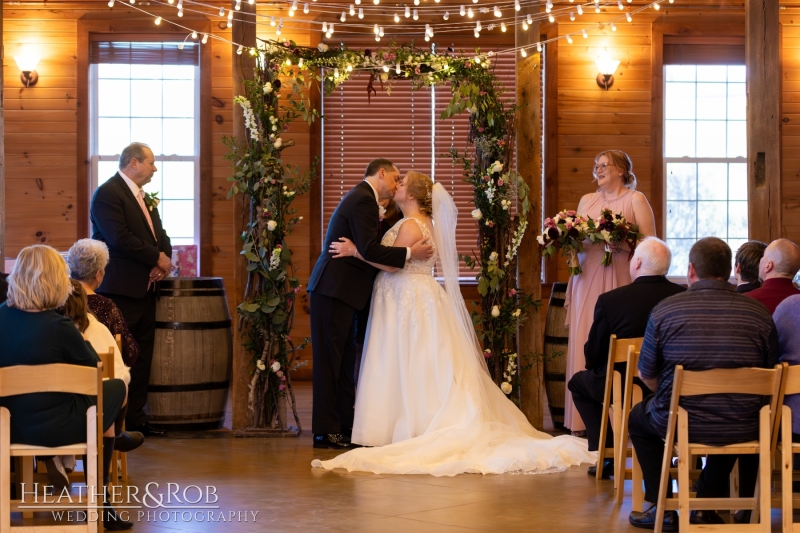 Laura-Scott-Wedding-Linganore-Wine-Cellars-121