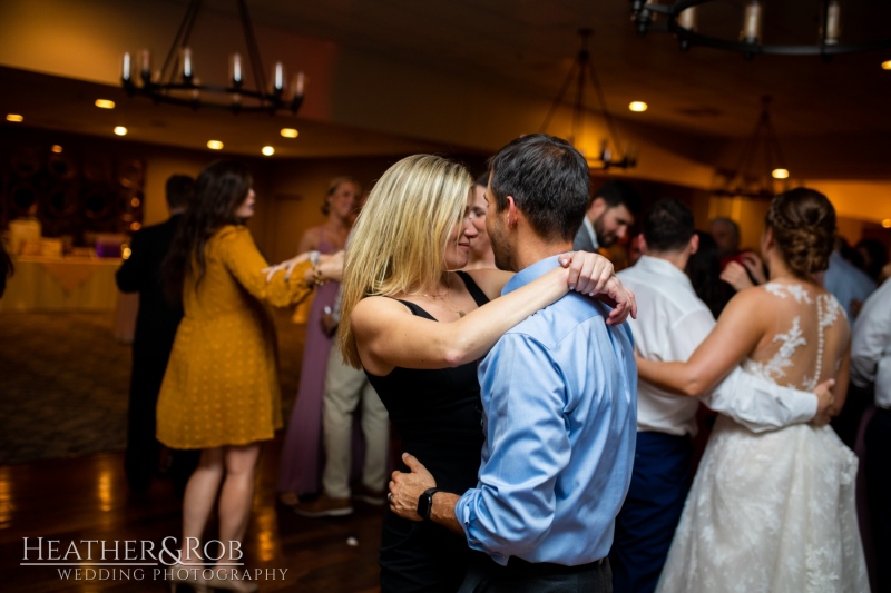 Toni-Joe-Wedding-Hunt-Valey-Country-Club-160